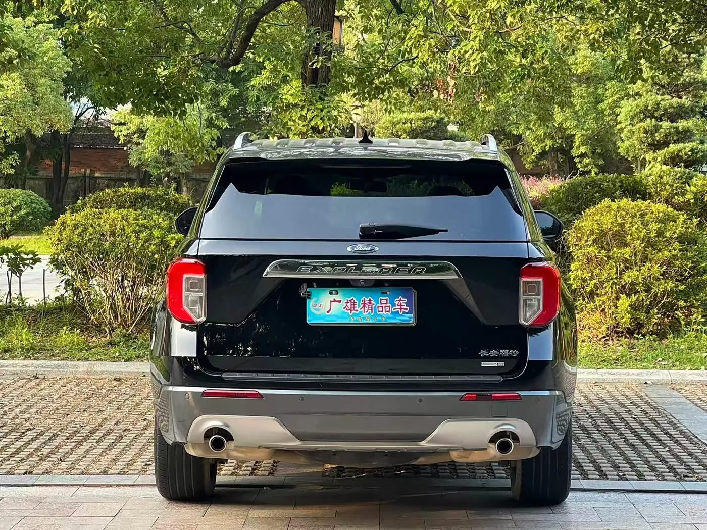 Ford Explorer 2021 — Photo 6/19