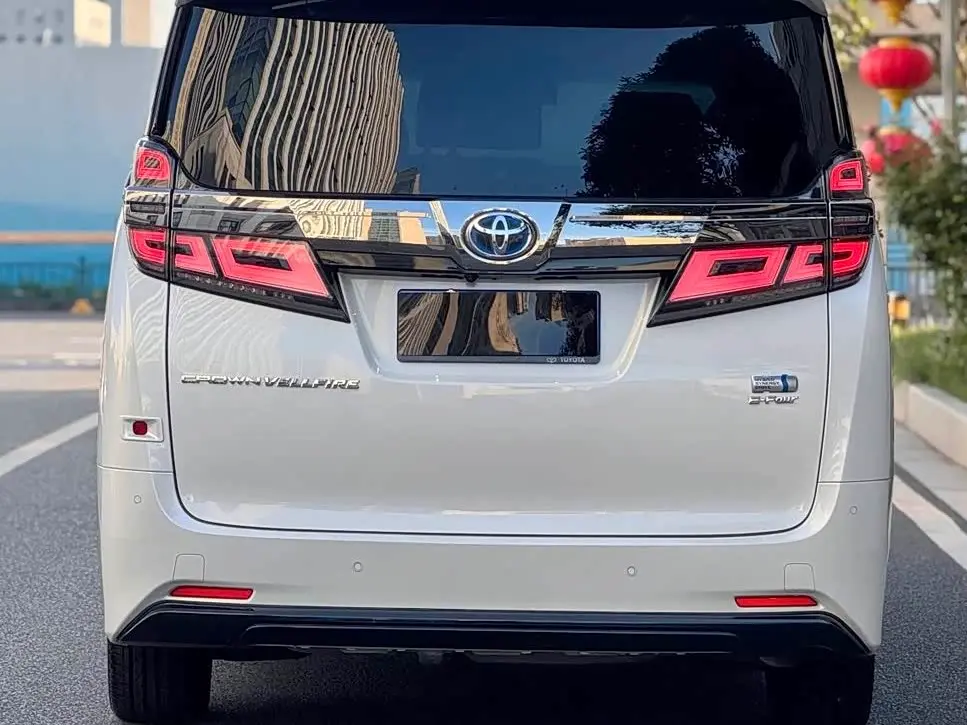 Toyota Vellfire 2021 — Photo 6/12