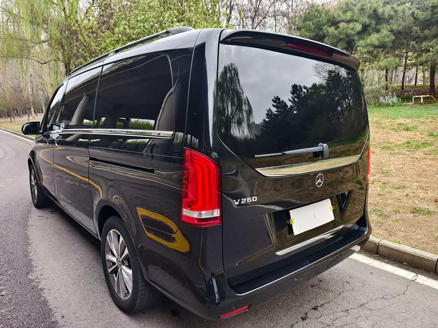 Mercedes-Benz V-Class 2023 — Photo 5/20