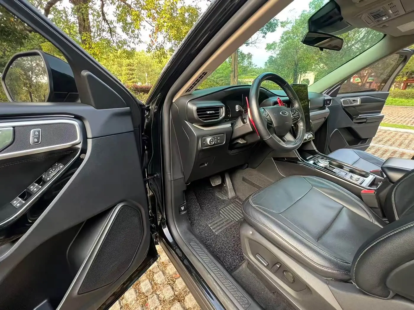 Ford Explorer 2021 — Photo 12/19