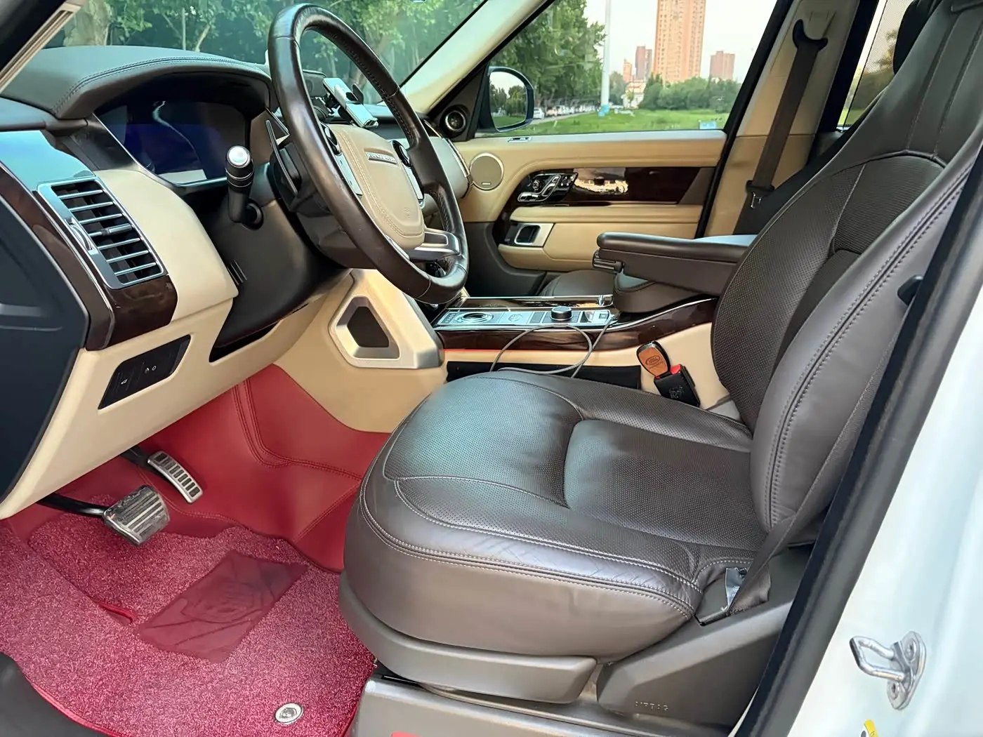 Land Rover Range Rover 2021 — ფოტო 8/20