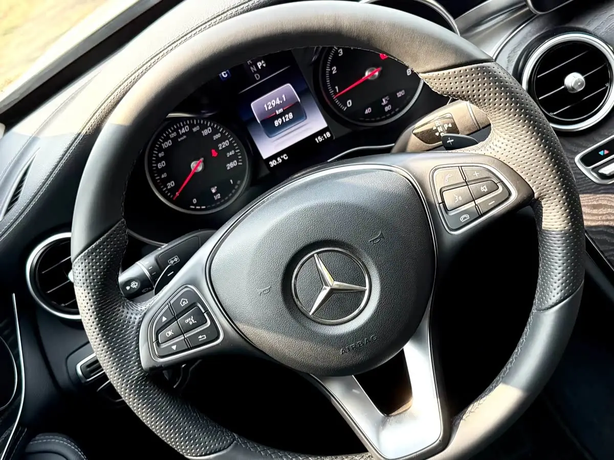 Mercedes-Benz C-Class 2017 — Photo 16/20