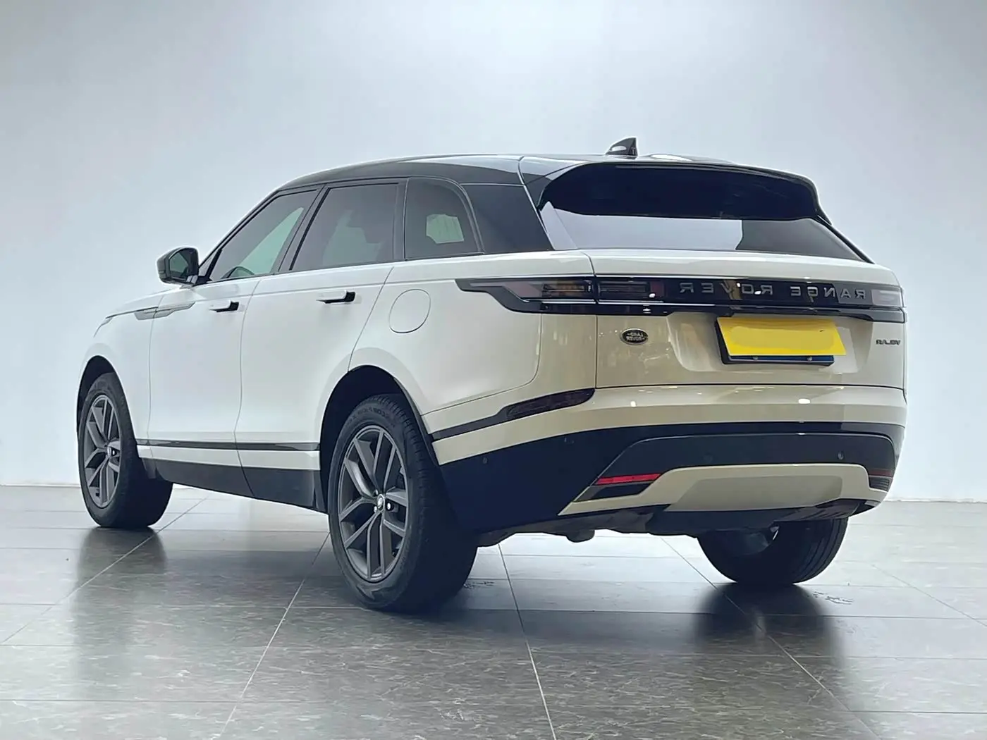 Land Rover Range Rover Velar 2024 — Şəkil 19/20