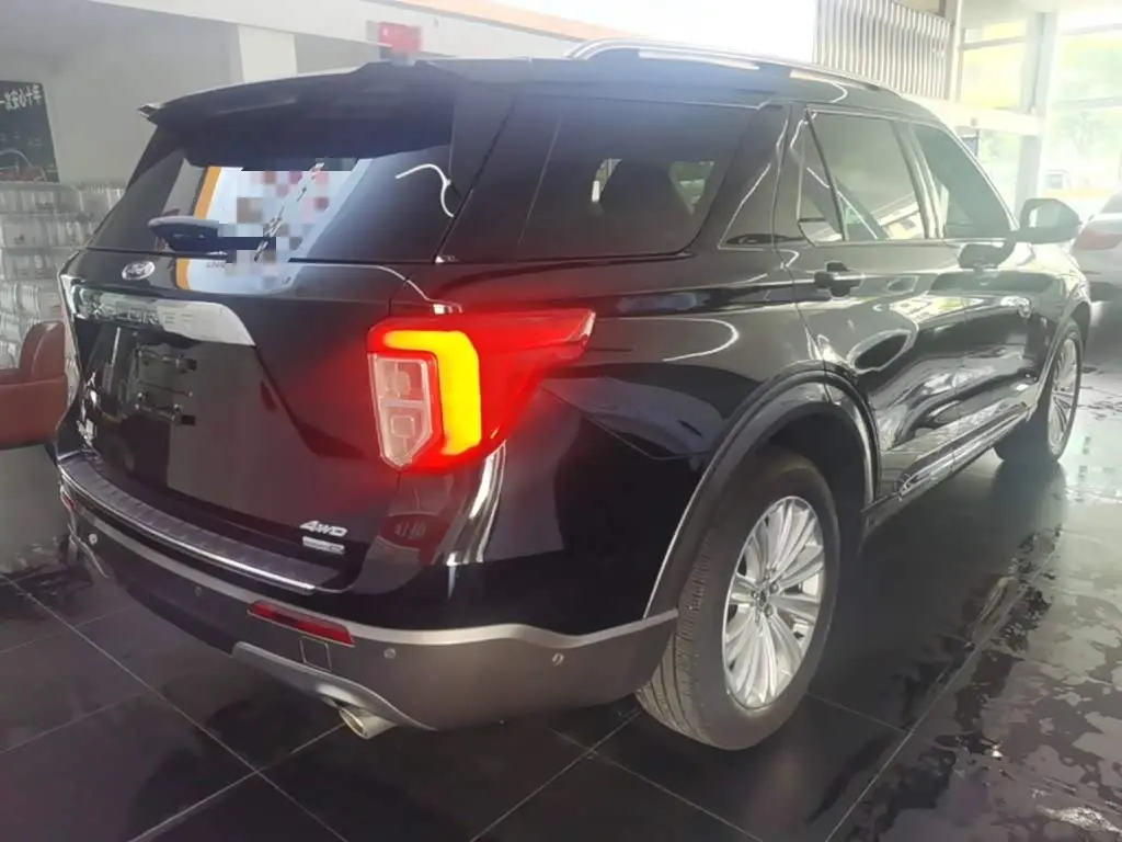 Ford Explorer 2021 — Photo 7/20