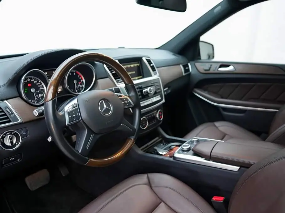 Mercedes-Benz GL-Class 2015 — Photo 6/18