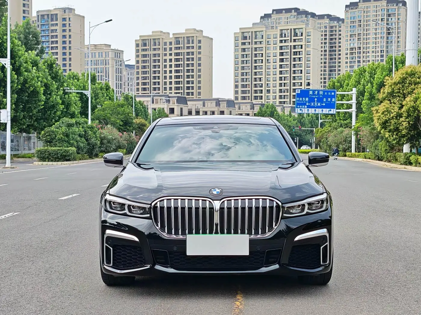BMW 7 Series 2021 — Photo 2/20