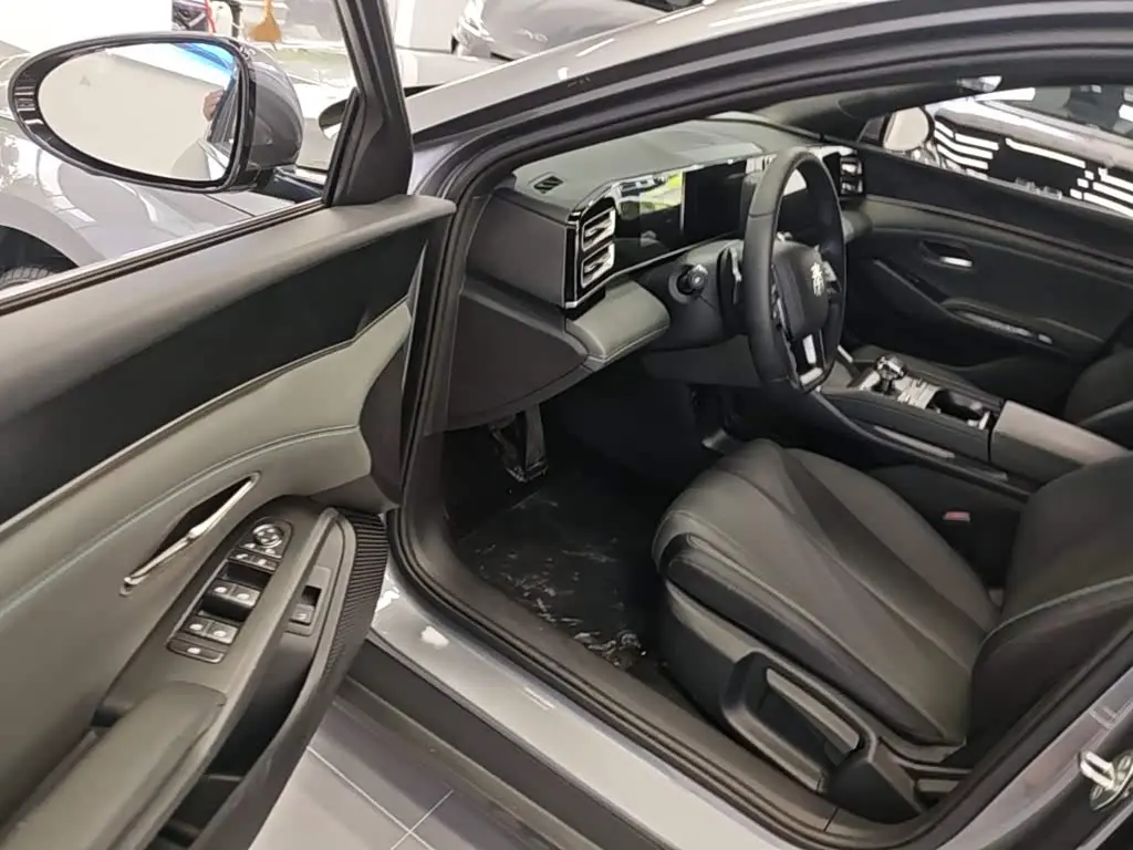 BYD Qin L 2025 — Photo 16/20