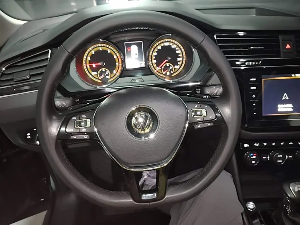 Volkswagen Tiguan L 2020 — Фото 11/20