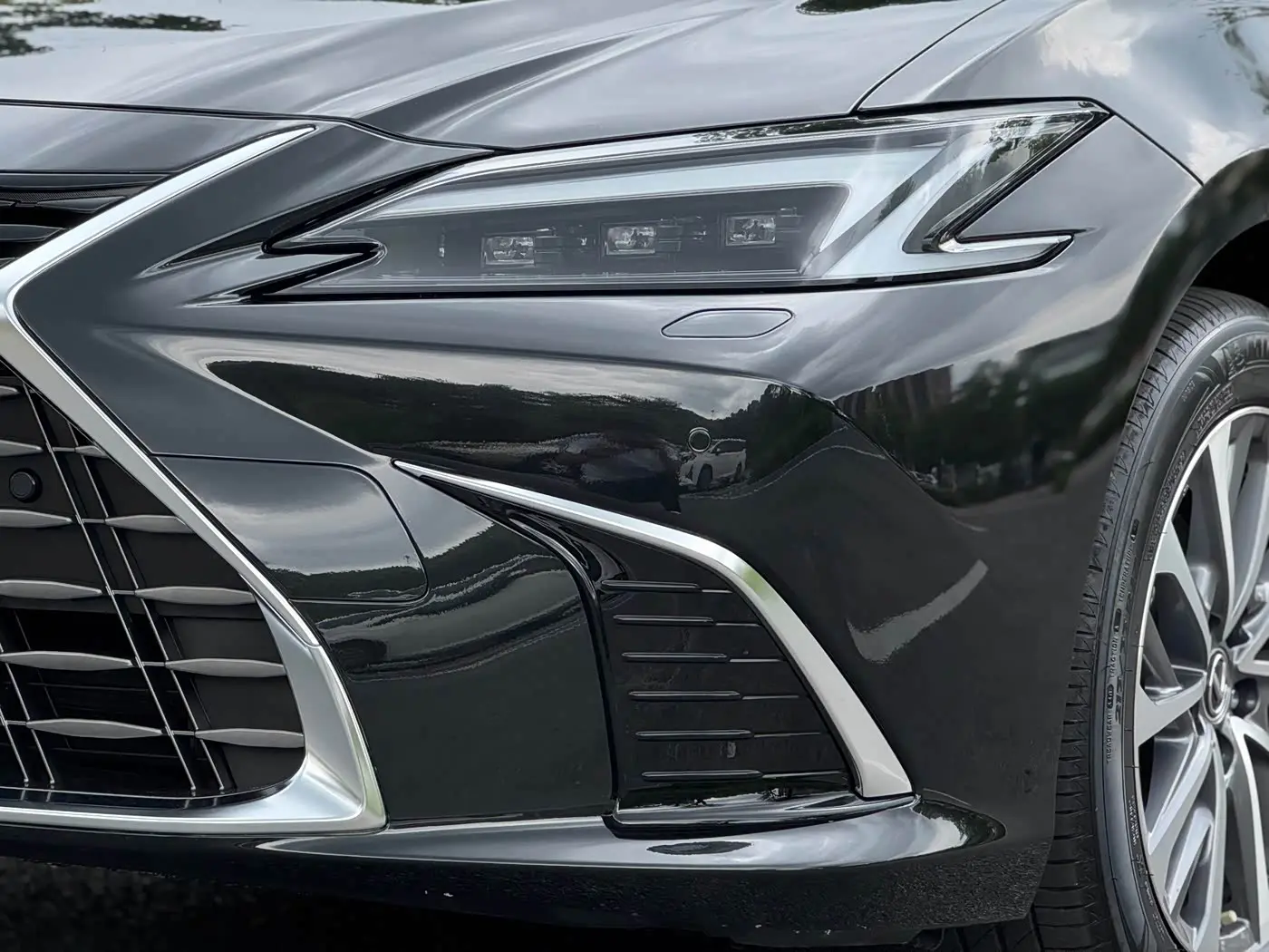 Lexus ES 2024 — Photo 15/16