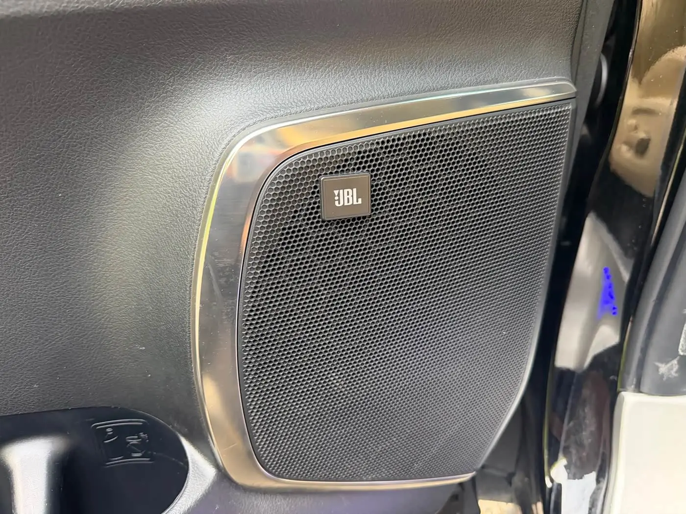 Toyota Alphard 2021 — Photo 8/18