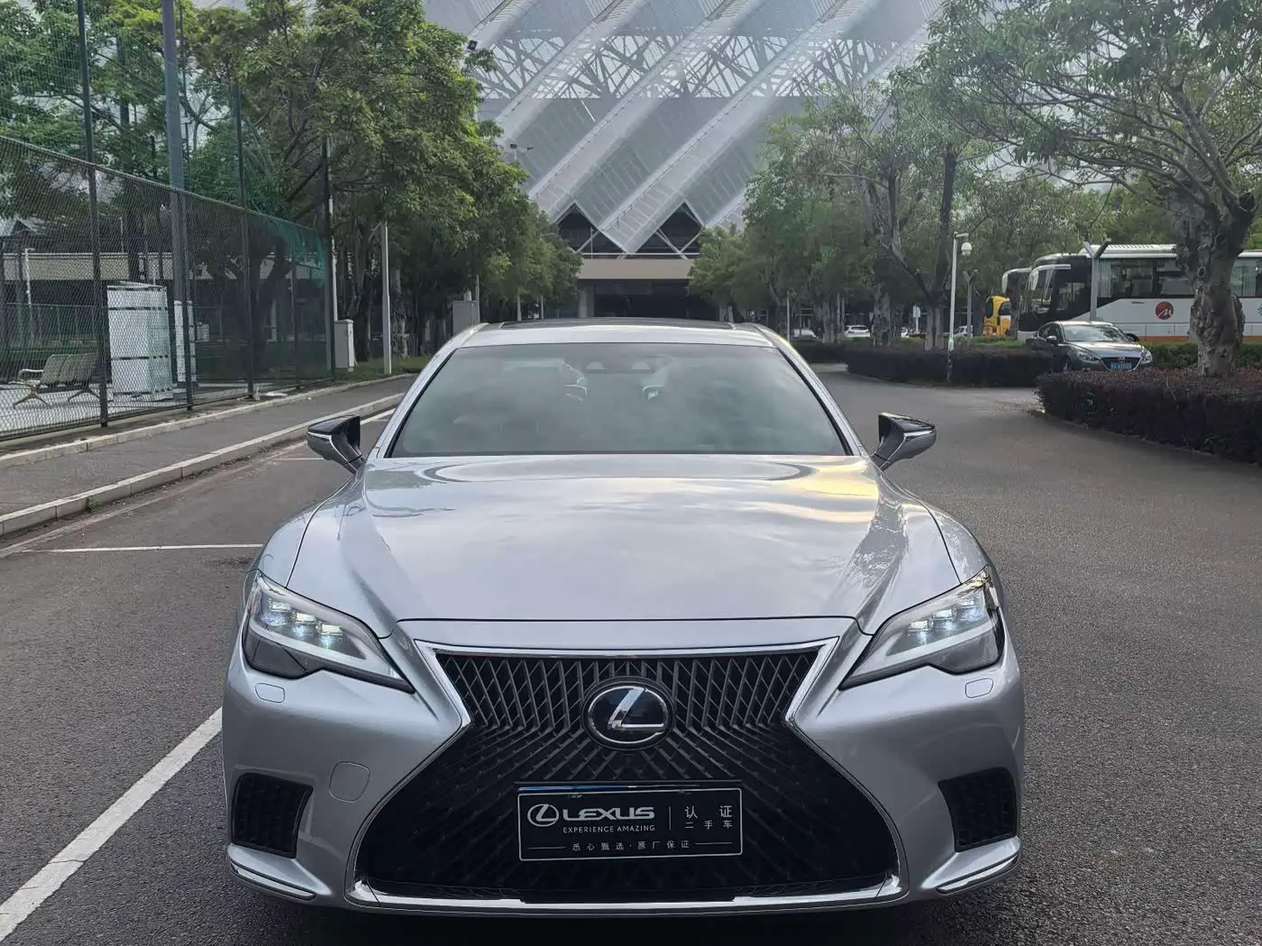 Lexus LS 2021 — Photo 2/17