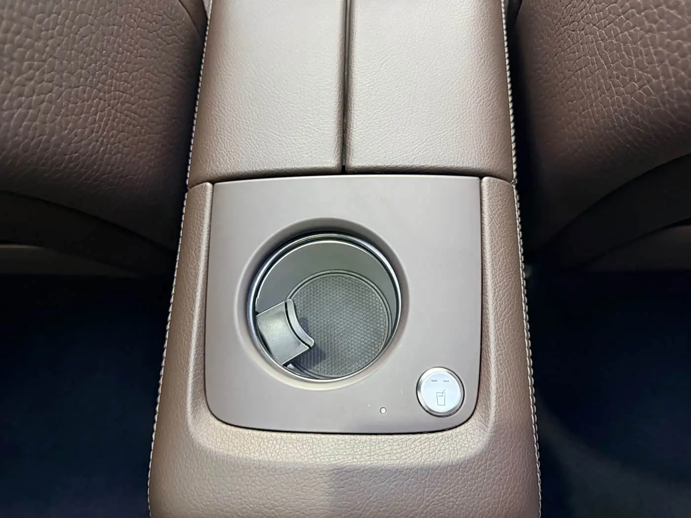Mercedes-Benz GLS 2023 — Фото 19/20