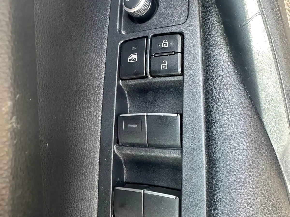 Toyota Corolla 2023 — Фото 10/14