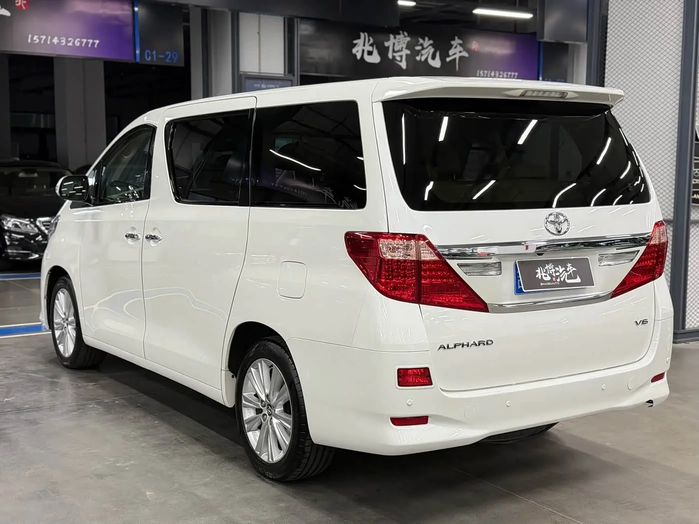 Toyota Alphard 2012 — Photo 5/20