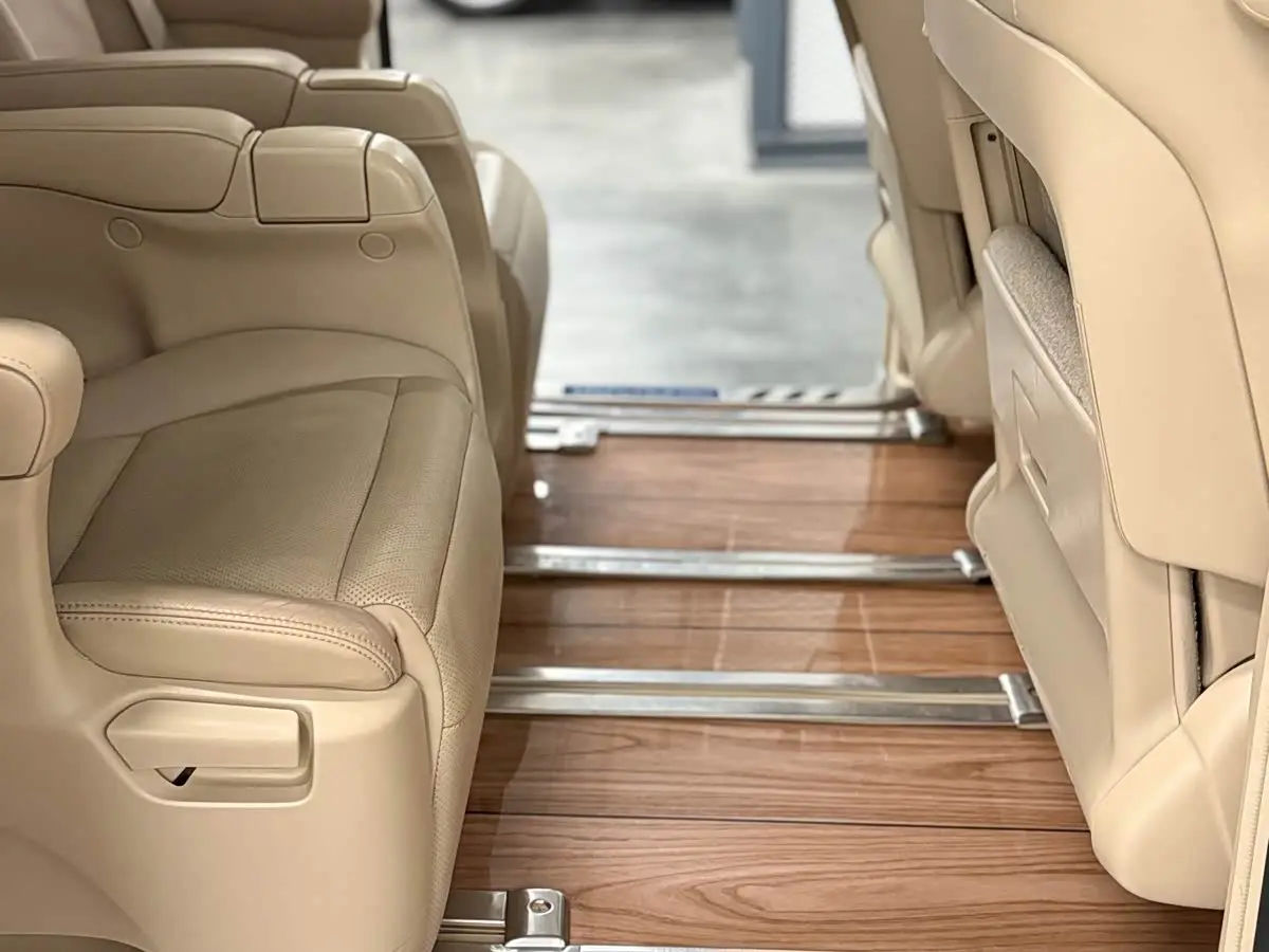 Toyota Alphard 2012 — Photo 16/20