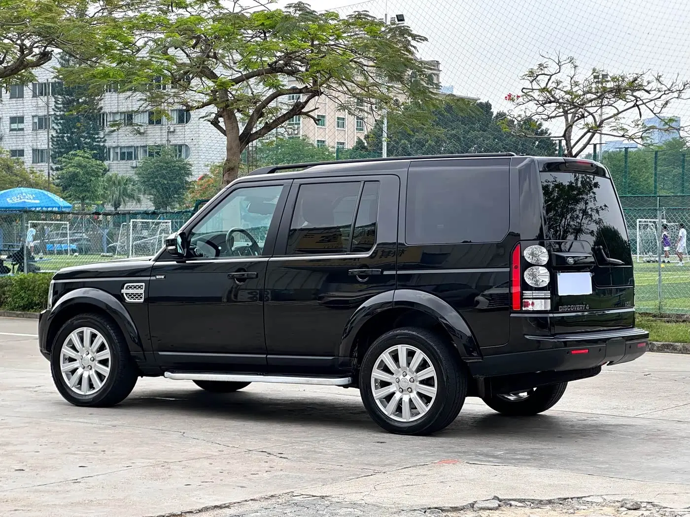 Land Rover Discovery 2015 — Photo 5/20
