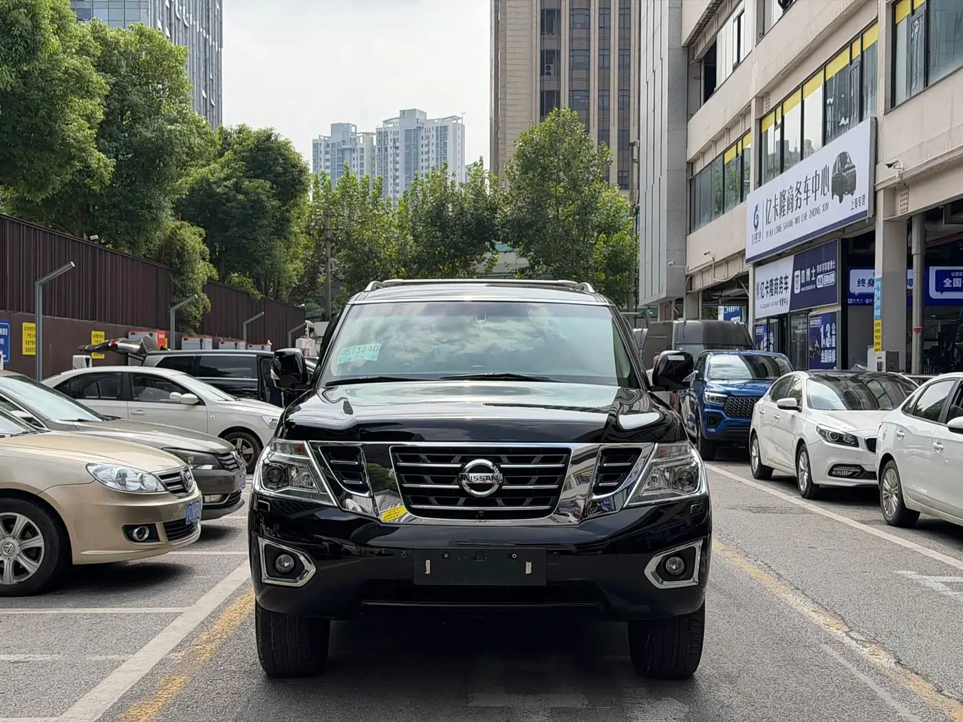 Nissan Patrol 2017 — Photo 1/18