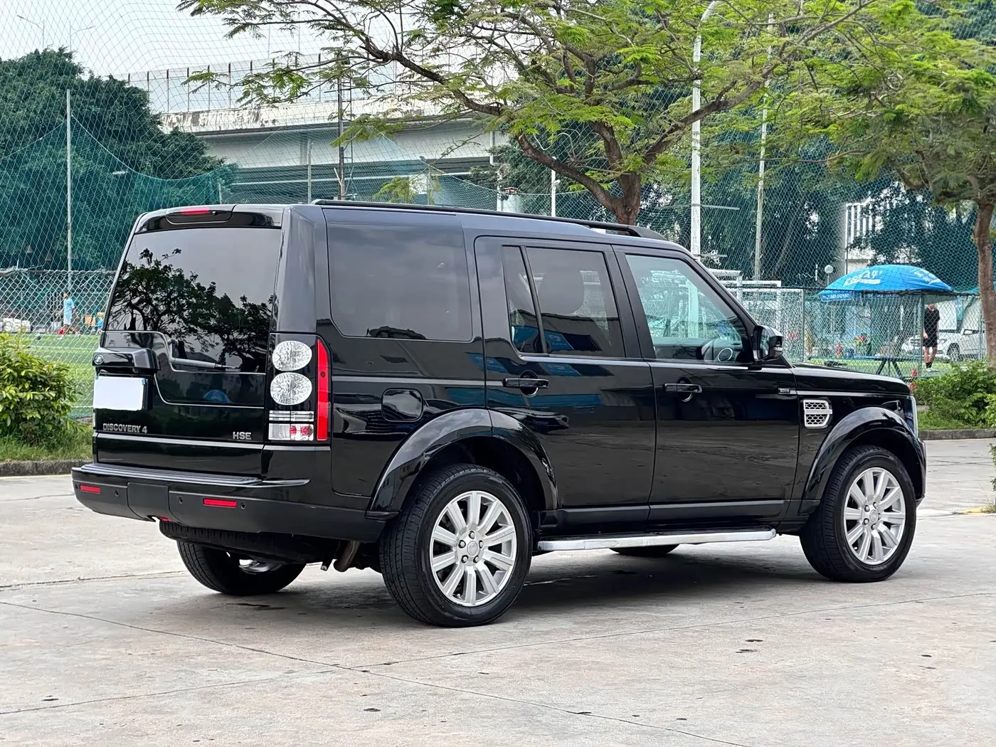 Land Rover Discovery 2015 — Photo 4/20