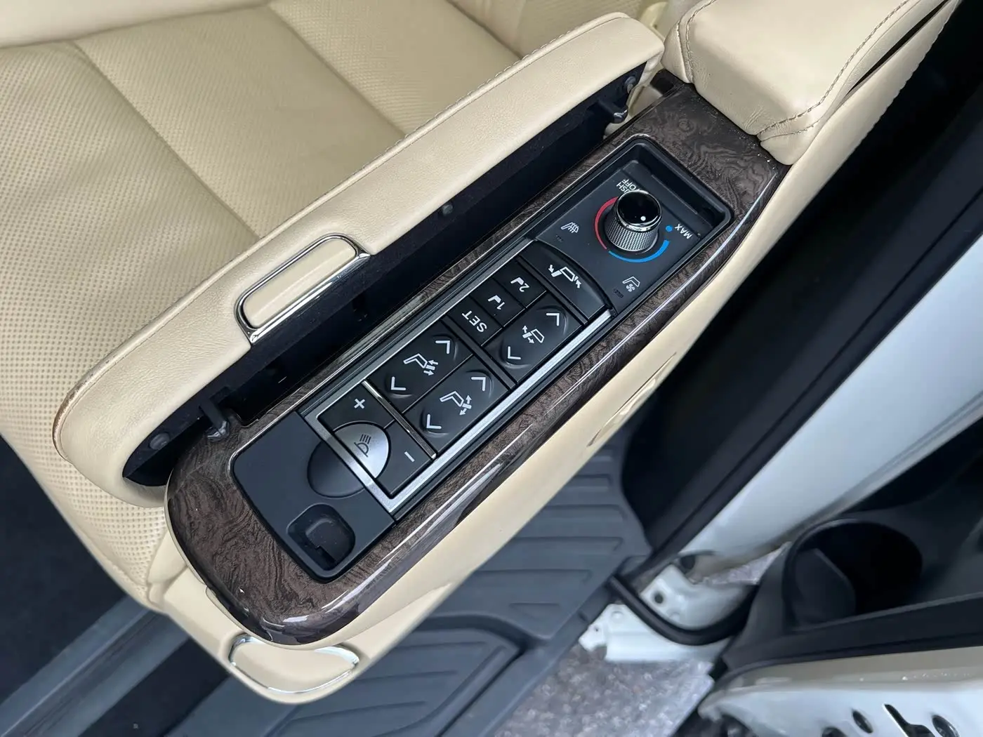 Toyota Alphard 2019 — Photo 4/10