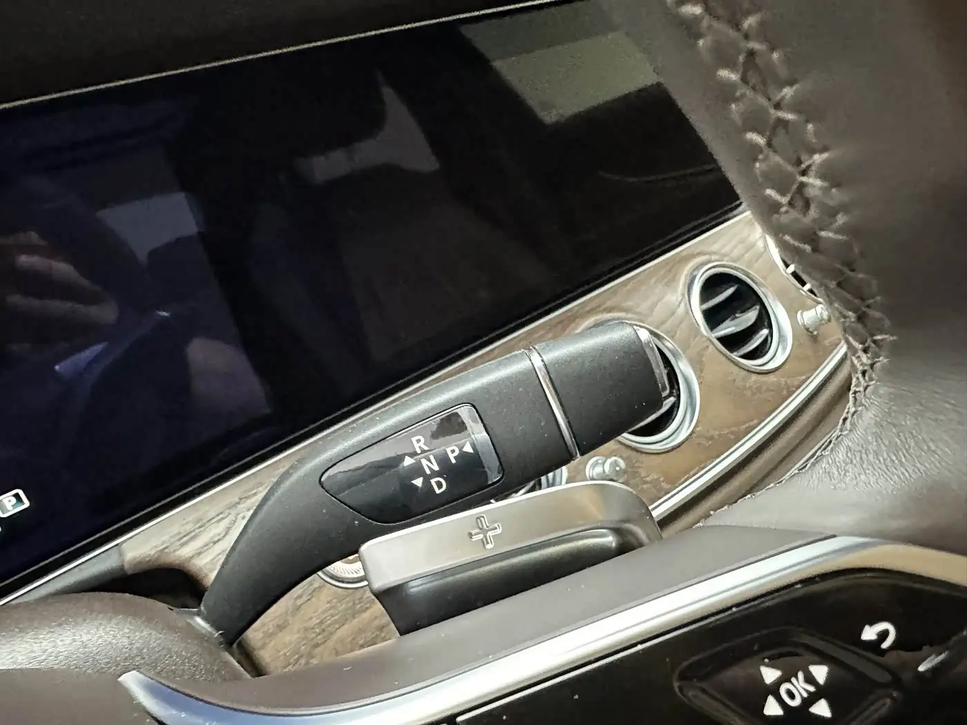 Mercedes-Benz E-Class 2023 — Photo 19/20