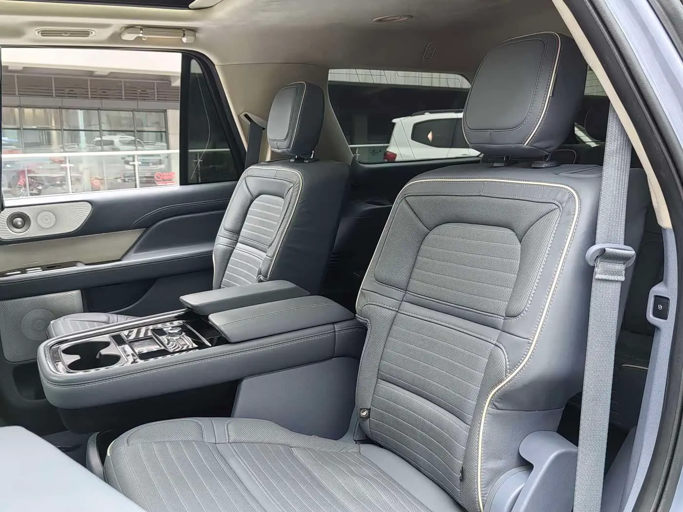 Lincoln Navigator 2021 — Photo 14/20