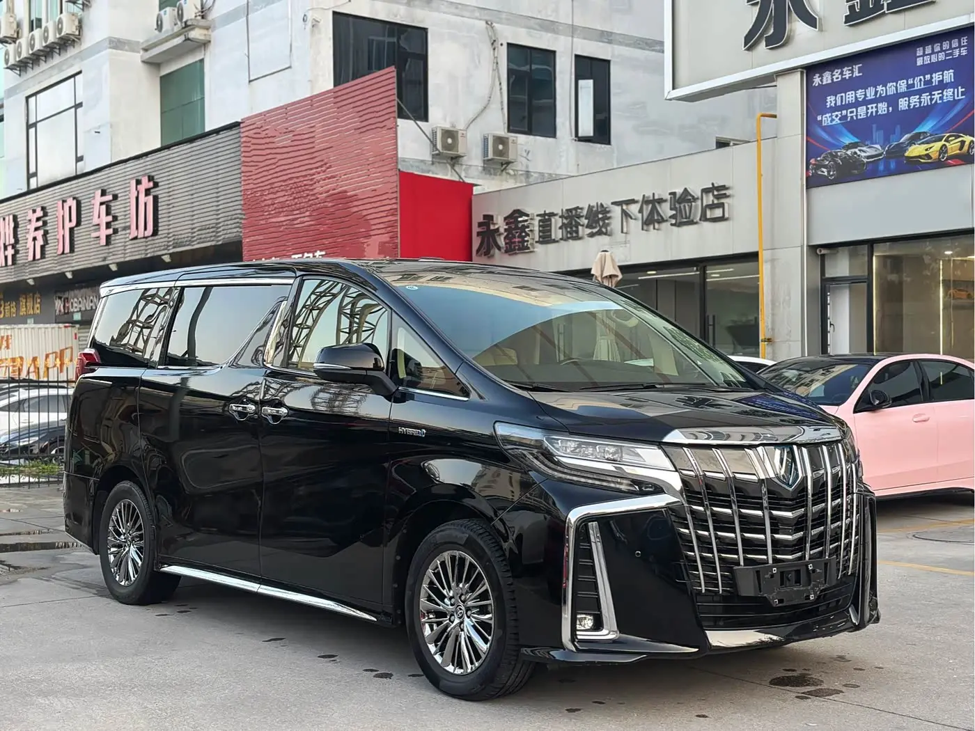 Toyota Alphard 2023 — Photo 3/13