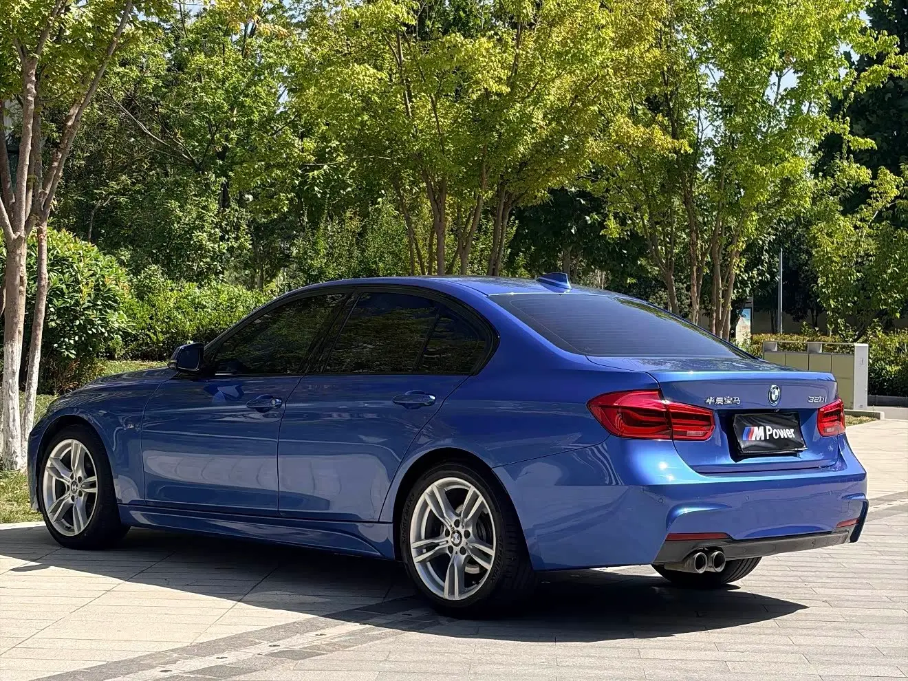 BMW 3 Series 2019 — Фото 12/12