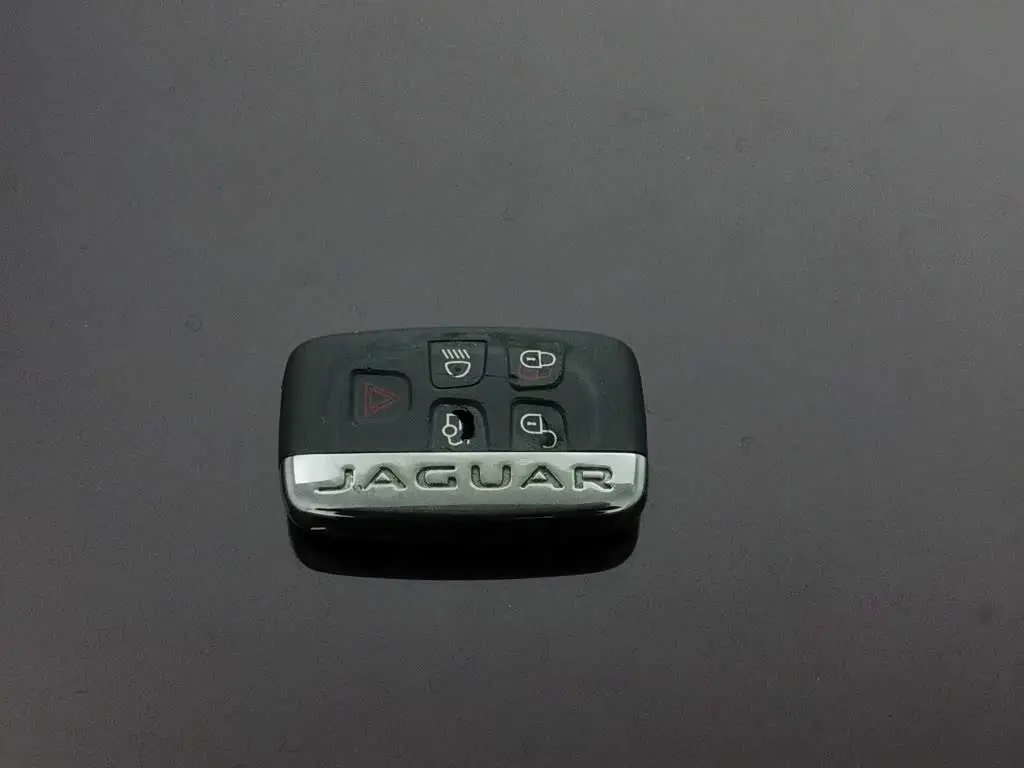 Jaguar XJ 2017 — Фото 19/20