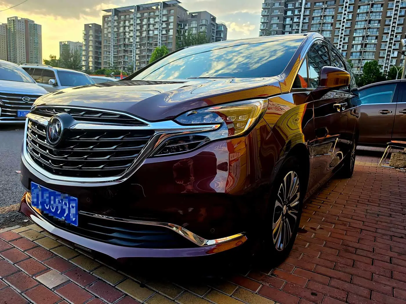 Buick GL8 2022 — Photo 1/16
