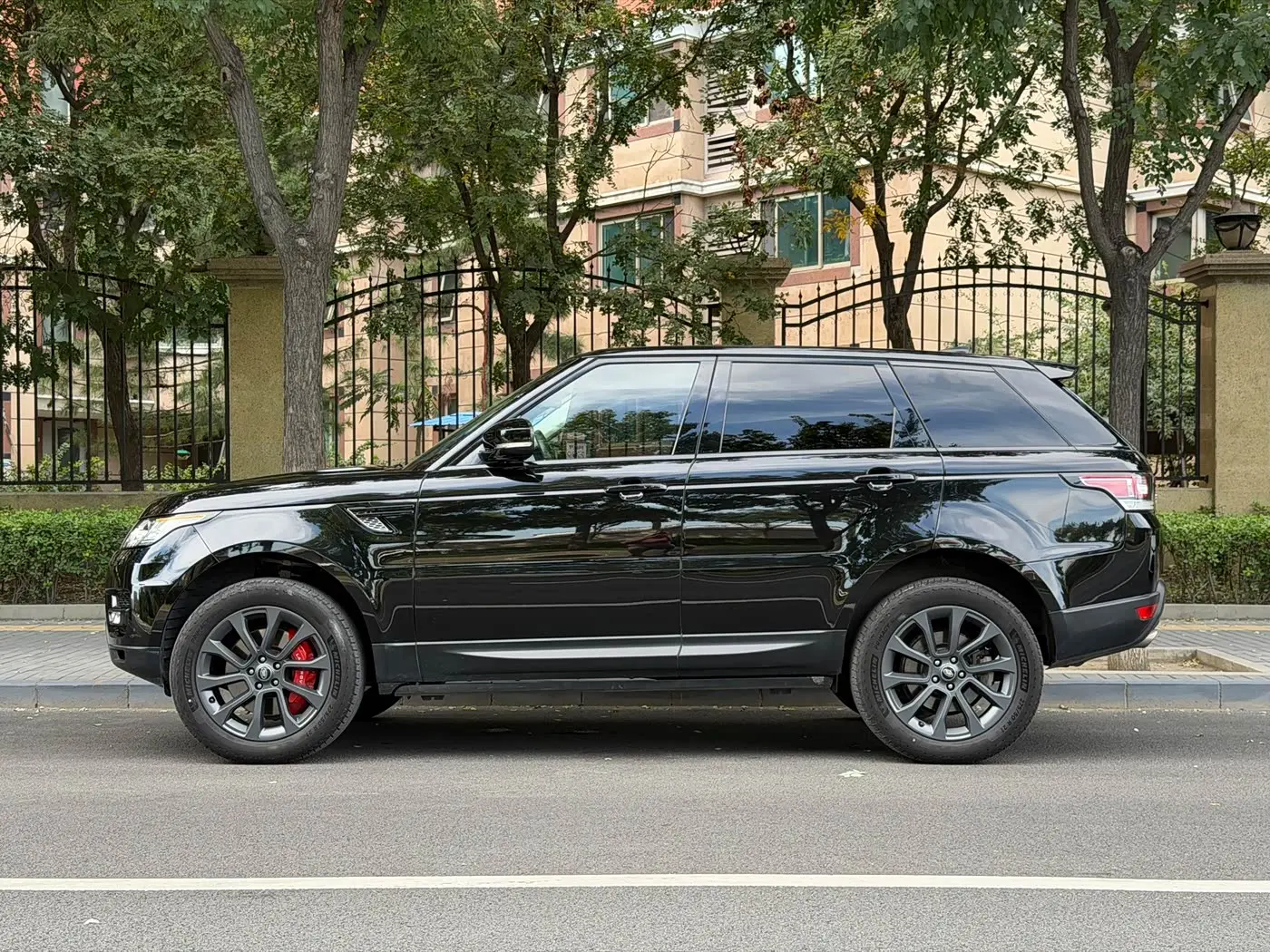 Land Rover Range Rover Sport 2017 — Photo 3/15