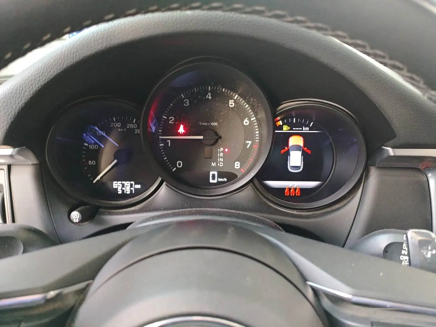 Porsche Macan 2022 — ფოტო 10/15