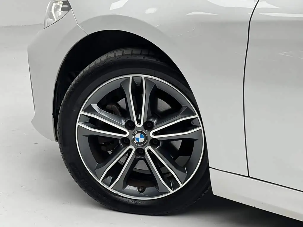 BMW 1 Series 2022 — Фото 11/20
