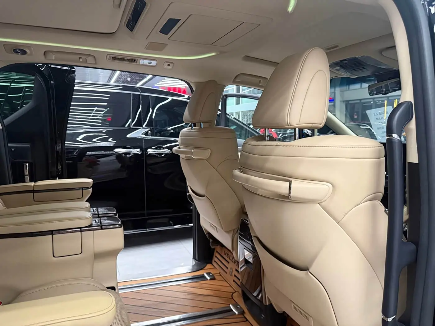Toyota Vellfire 2021 — Photo 7/9