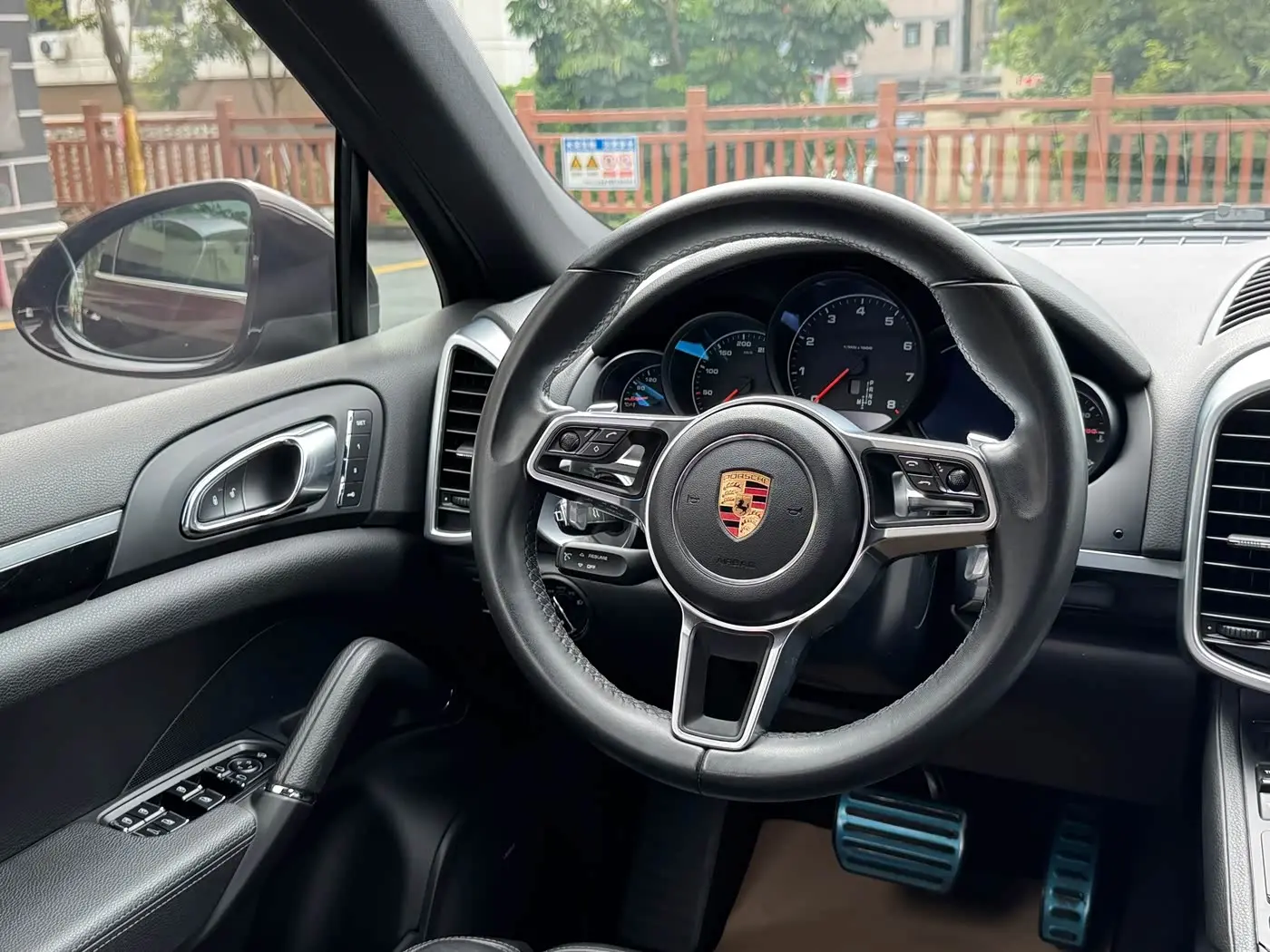Porsche Cayenne 2016 — Photo 18/20