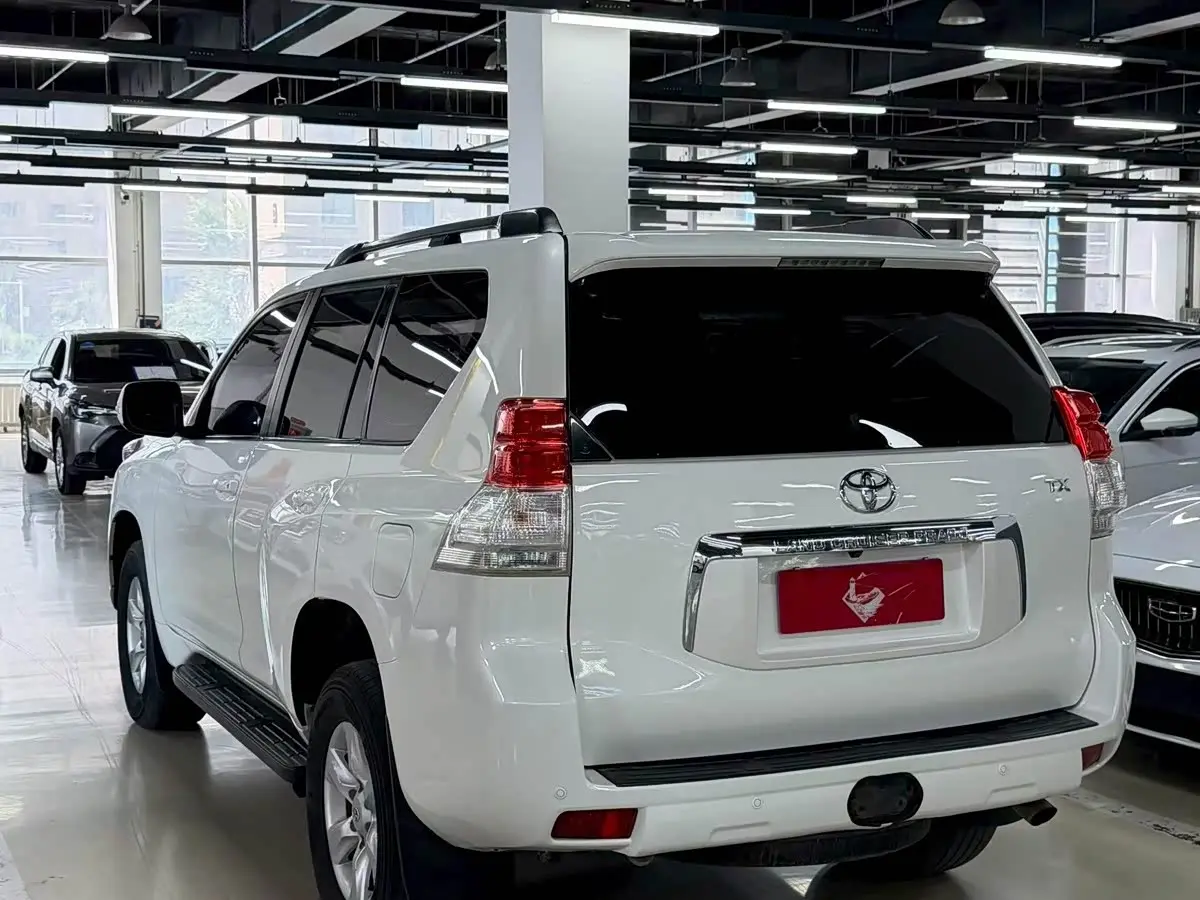 Toyota Prado 2012 — Photo 7/9