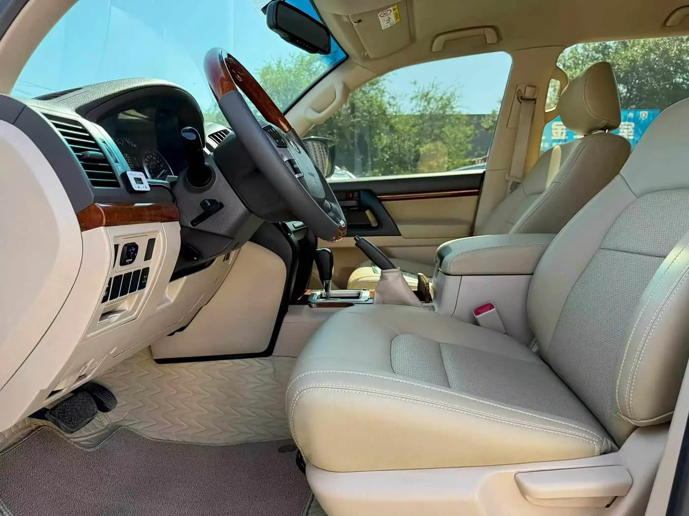 Toyota Land Cruiser 2015 — Photo 4/15