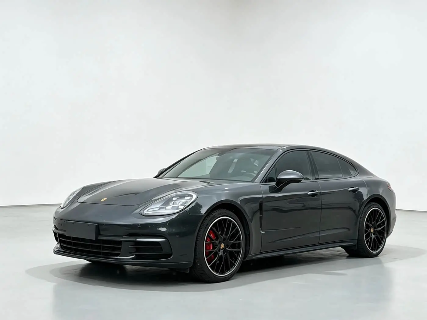Porsche Panamera 2017 — Photo 1/13