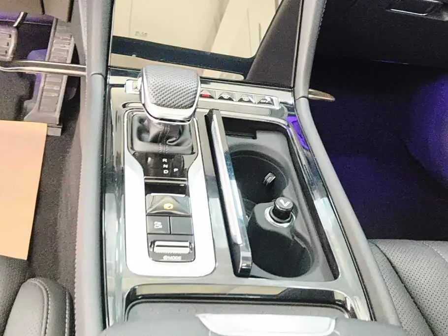 Hongqi H5 PHEV 2026 — Photo 16/16