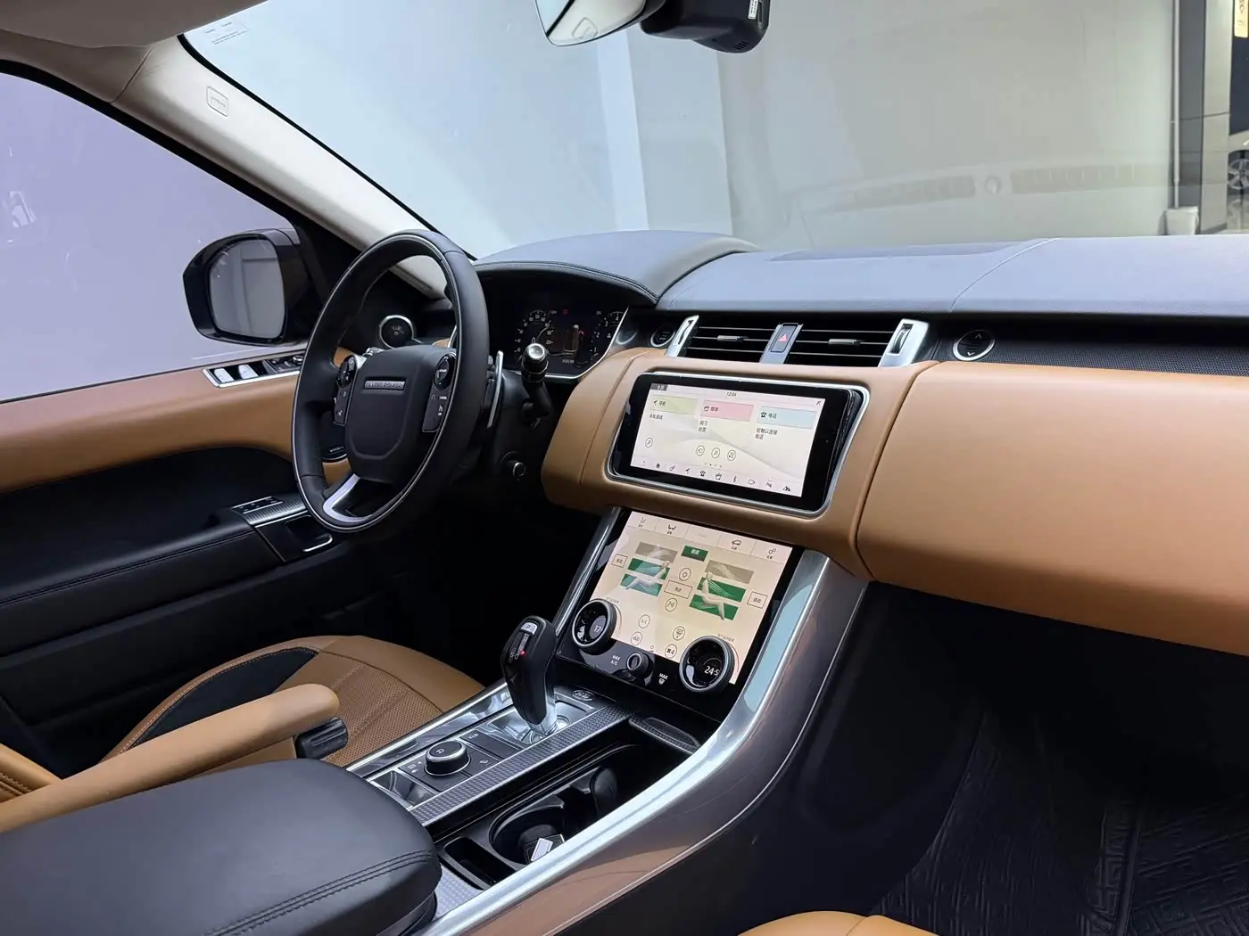 Land Rover Range Rover Sport 2019 — Photo 12/18