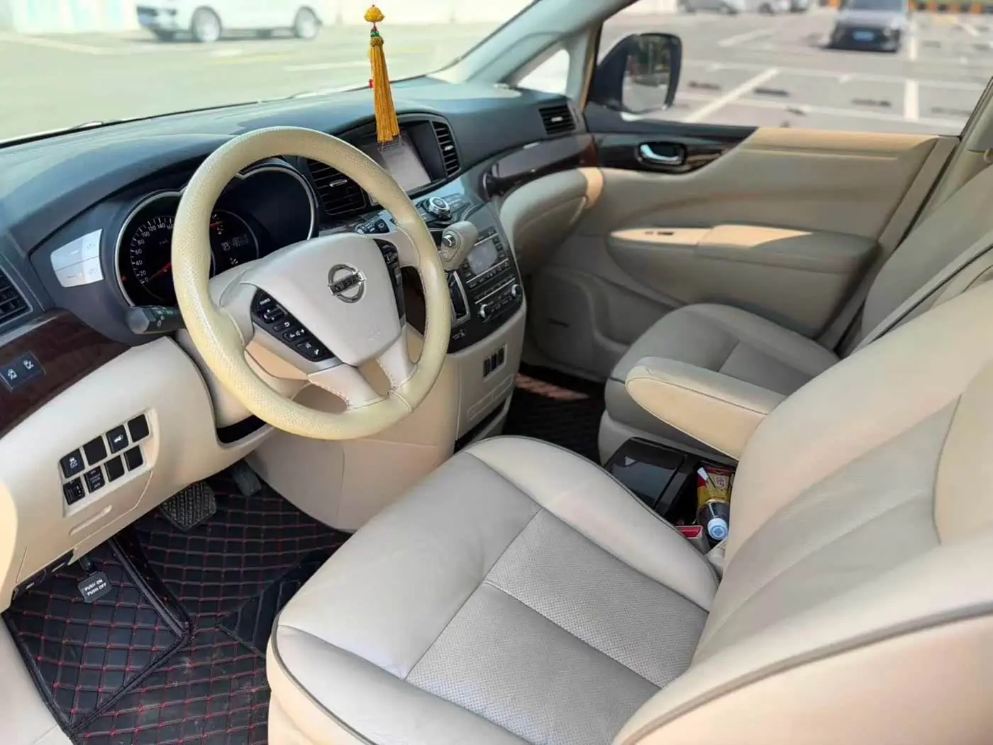 Nissan Quest 2018 — Фото 7/11