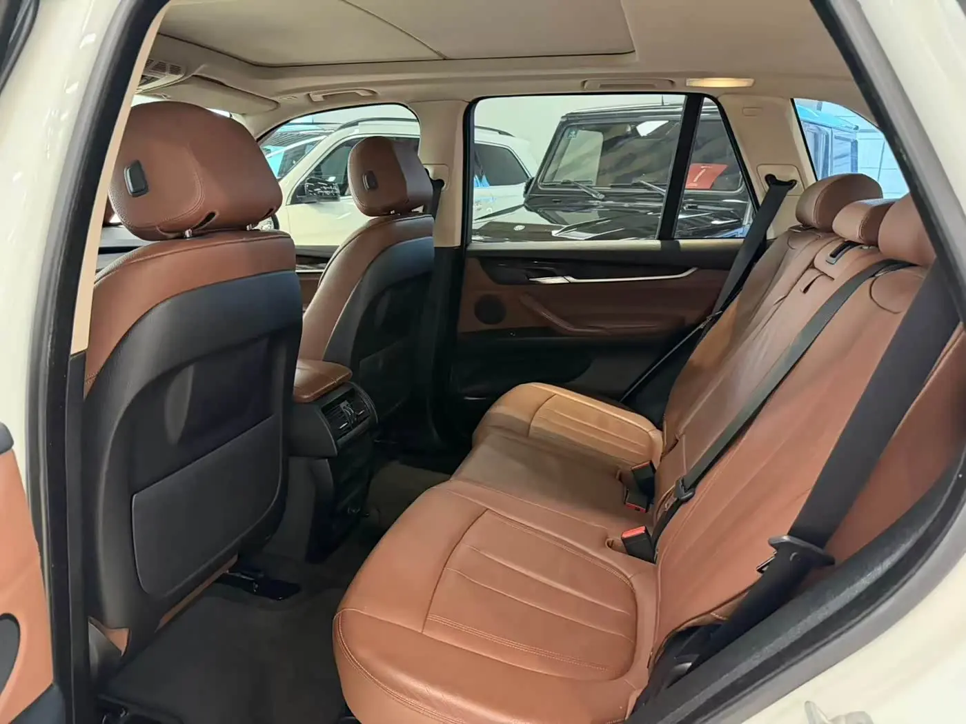 BMW X5 2015 — Фото 9/16