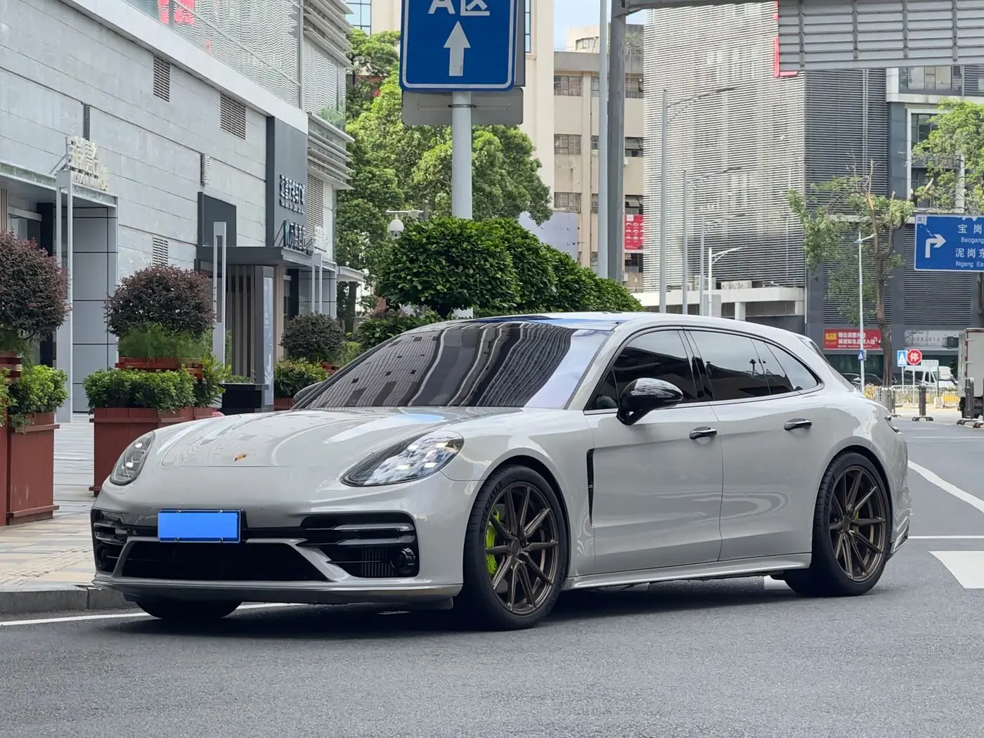 Porsche Panamera 2021 — Photo 1/20