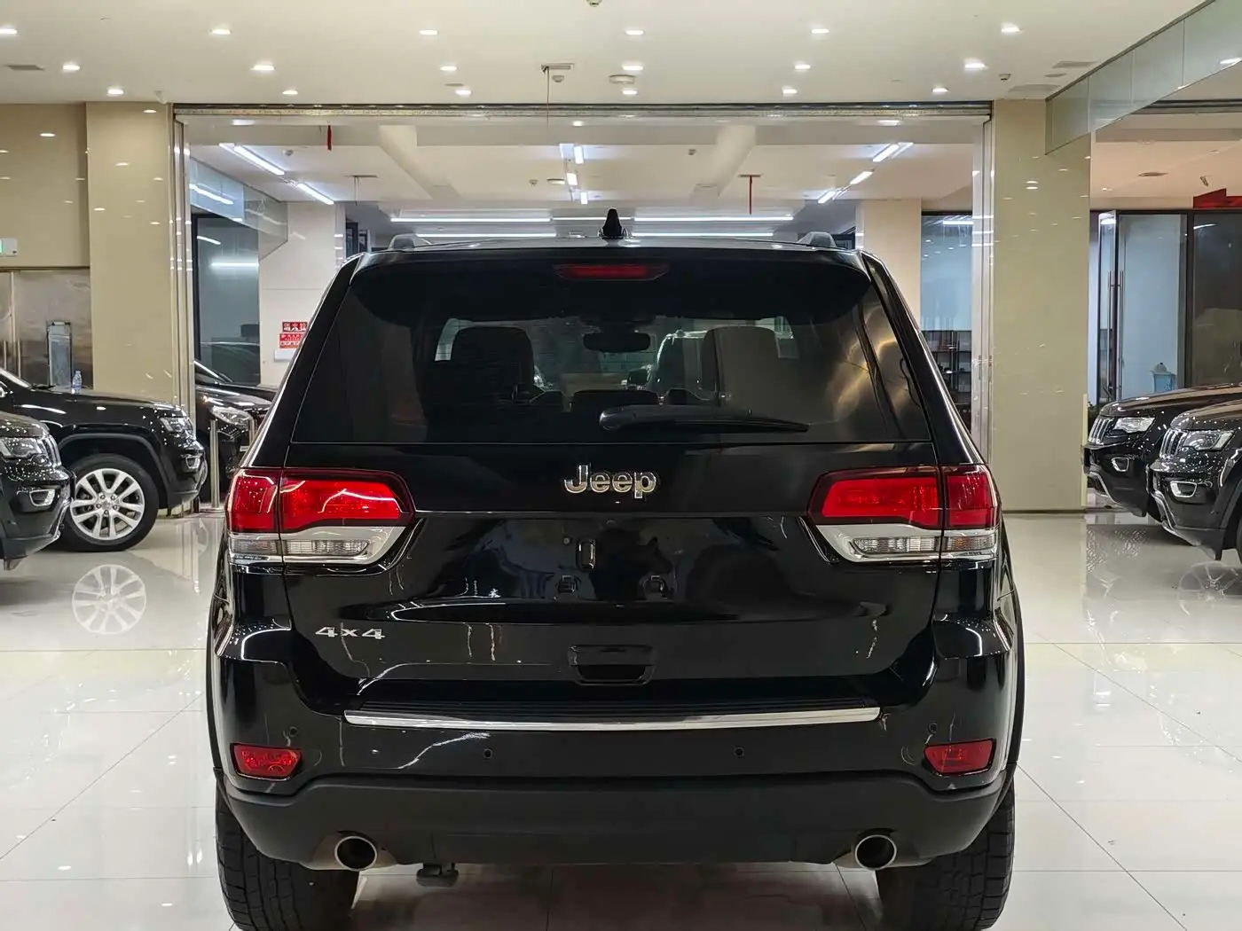 Jeep Grand Cherokee 2021 — Photo 16/20