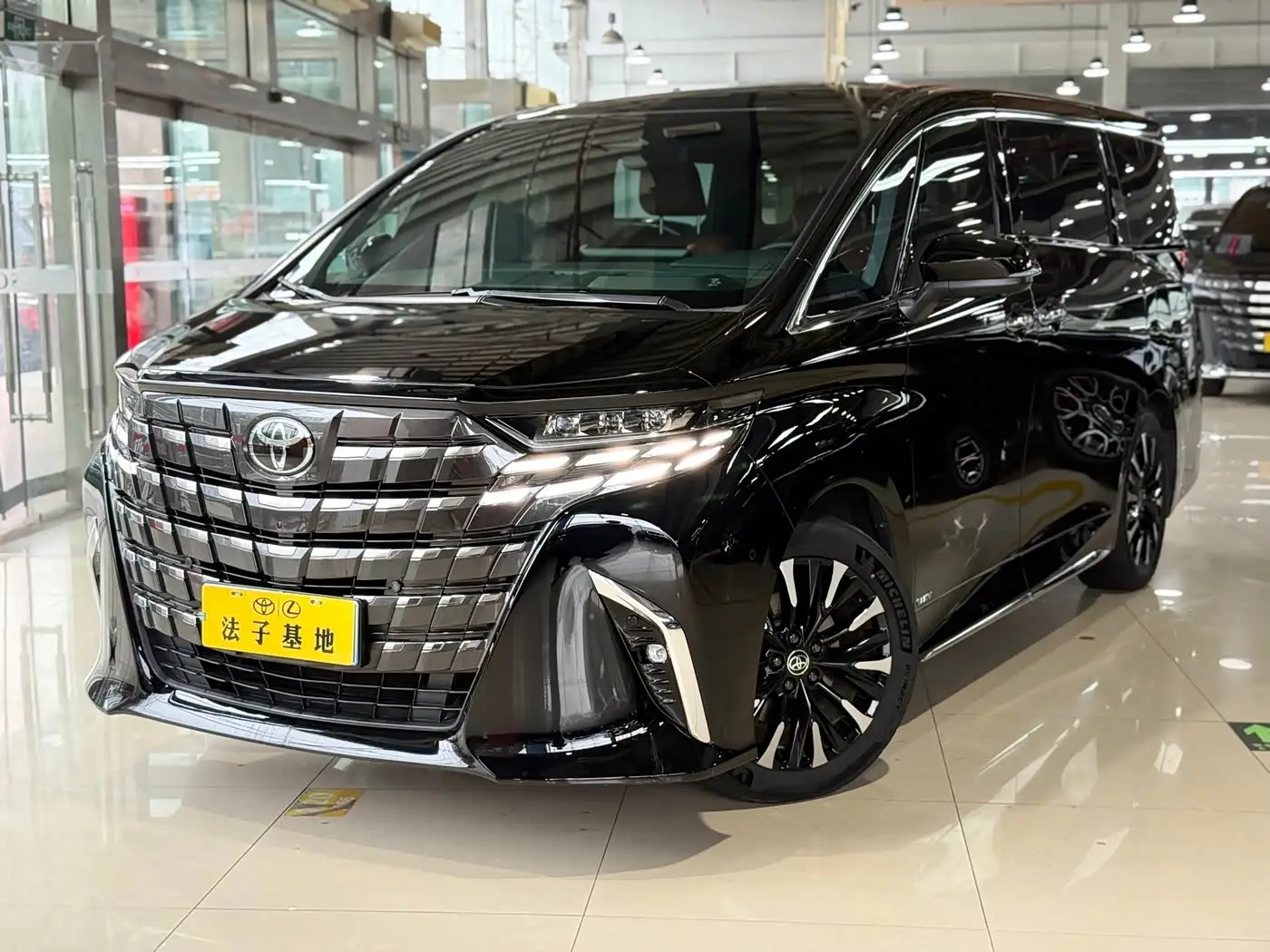 Toyota Alphard, 2023