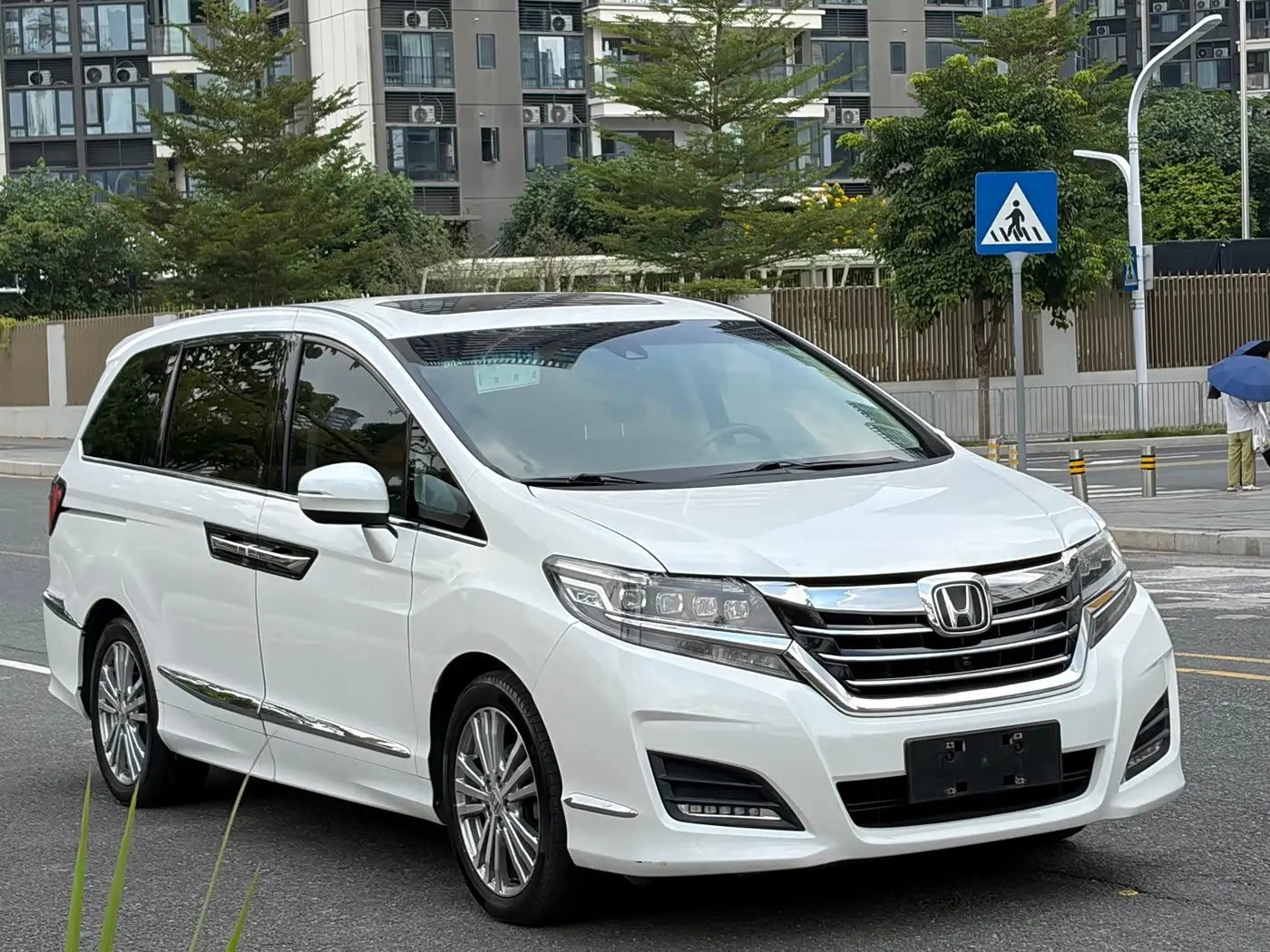 Honda Elysion 2018 — Photo 3/20
