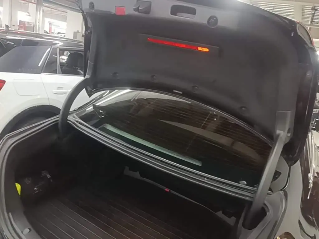 Mercedes-Benz E-Class 2021 — Photo 15/20