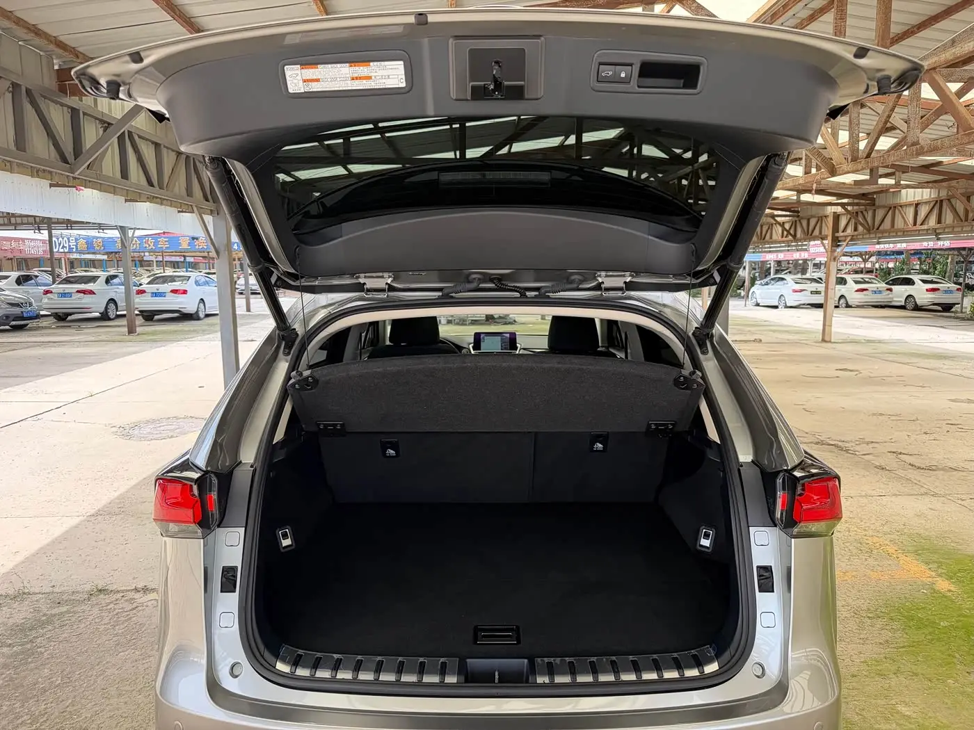 Lexus NX 2019 — Photo 16/18