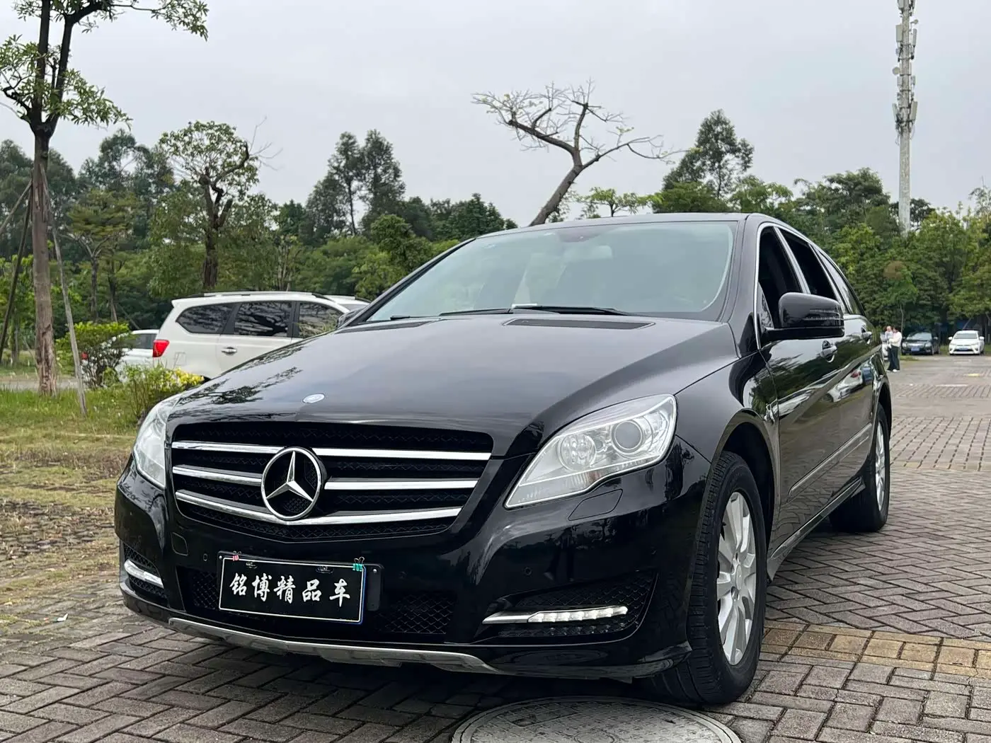 Mercedes-Benz R-Class 2016 — Photo 1/16