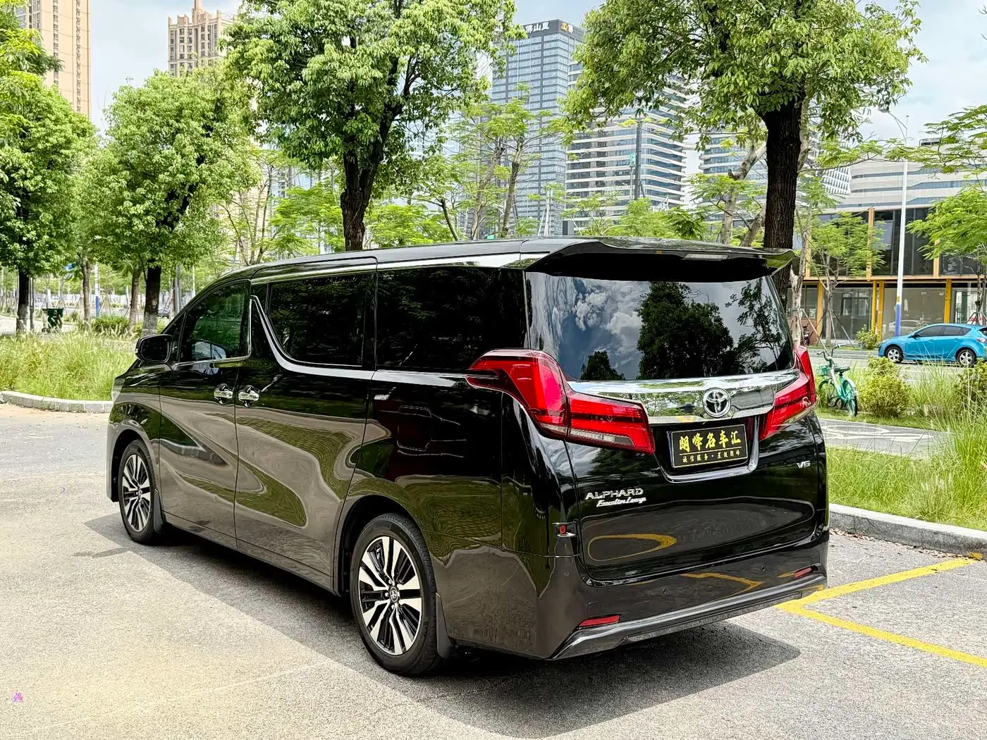 Toyota Alphard 2018 — ფოტო 6/20
