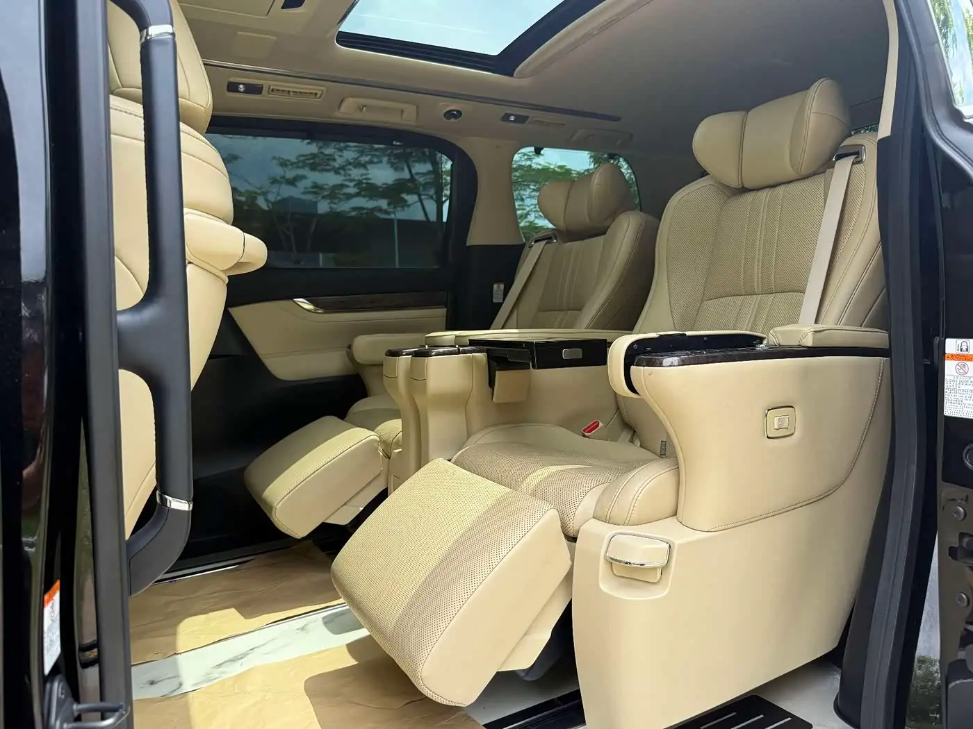 Toyota Alphard 2018 — ფოტო 13/20